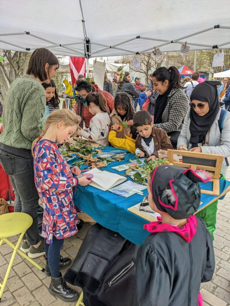 atelier confettis végétaux au carnaval