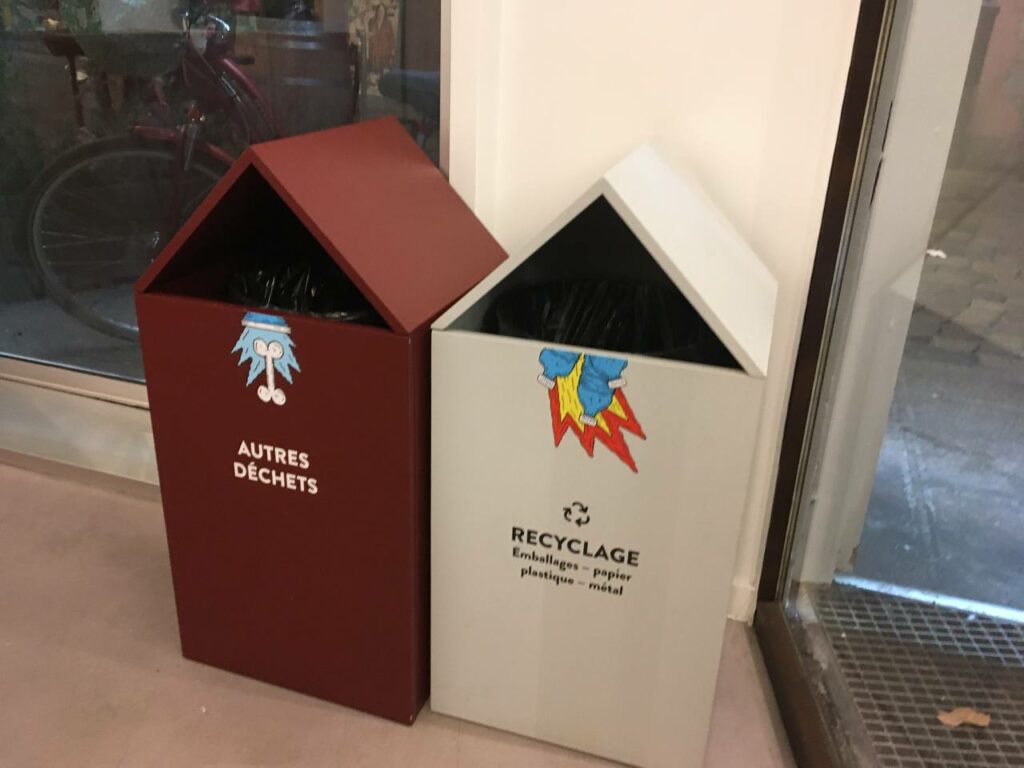 poubelles de tri du théâtre